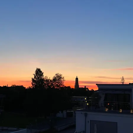 Modernes Serviced - Penthouse View Apartment